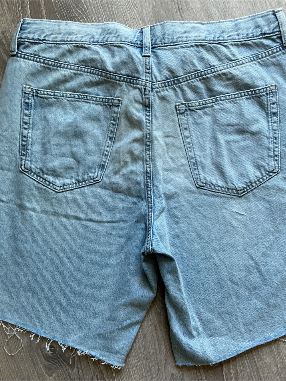 NWT GAP Light Wash Denim Mid Thigh Drawstring Shorts - Picture 7 of 7